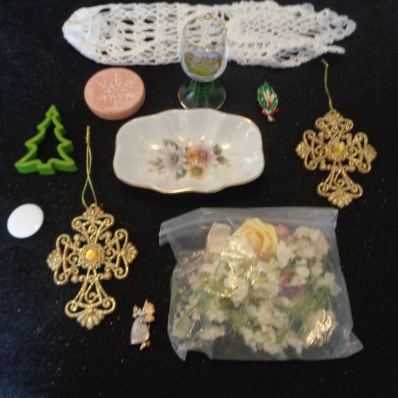 JUNK DRAWER VINTAGE SOAPDISH EURO GLASS DRY FL CHRISTMAS STUFF ETC LOT - Picture 2 of 9